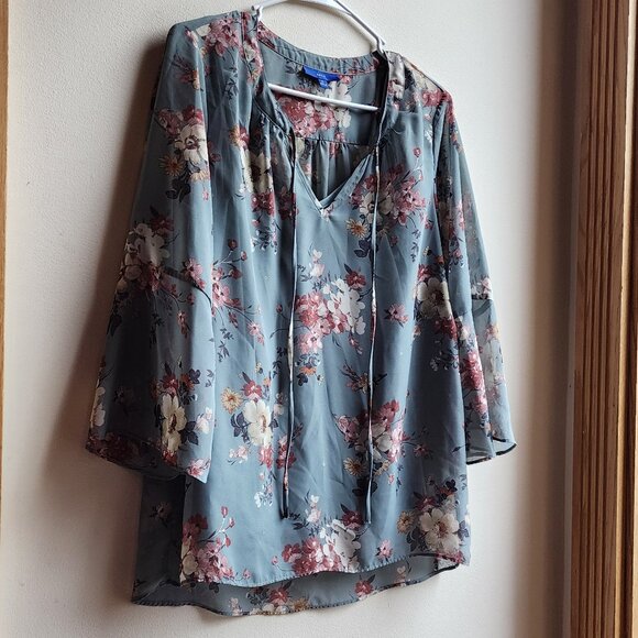 Apt. 9 Floral Blue/Gray V-Neck Blouse Size Medium - Picture 3 of 16